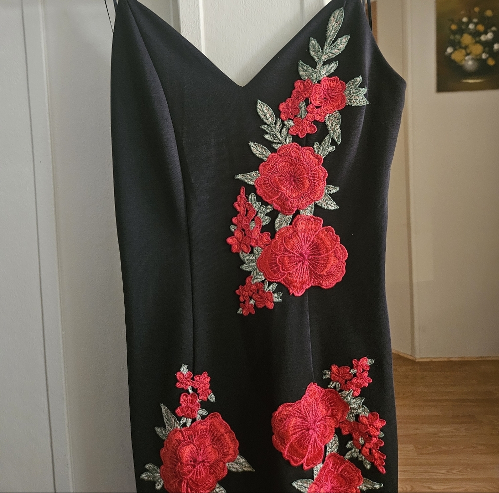 Charlotte Russe Embroidered Rose Bodycon Dress - Picture 3 of 4